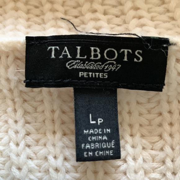 Beautiful holiday sweater. - Picture 4 of 5